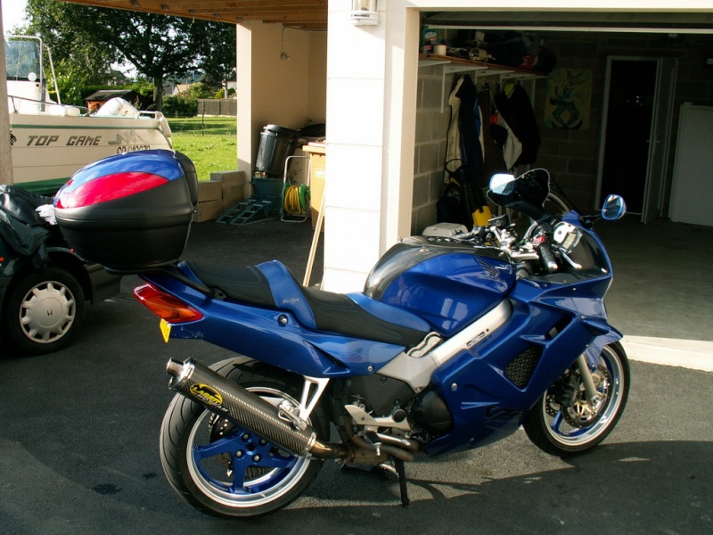 Honda vfr 800 vs gsxr 750 #2