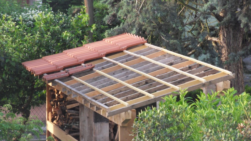 Pose de tuile romane sur volige - Revêtements modernes du toit
